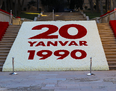 “Cahan Holdinq” KŞİ-nin rəhbərliyi və kollektivi 20 Yanvar Ümumxalq Hüzn Günündə Şəhidlər xiyabanı ziyarət ediblər.