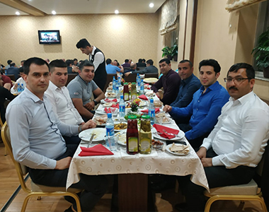 Cahan Holdinq KŞİ işçilərə iftar yeməyi vermişdir .